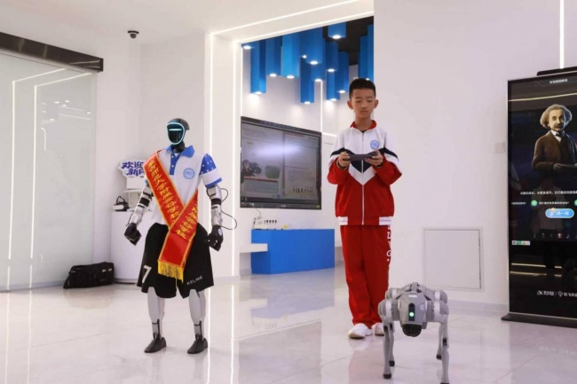 以AI之光照亮教育未來—內蒙古師范大學附屬云谷學校入選呼和浩特市“人工智能+教育”試點學校