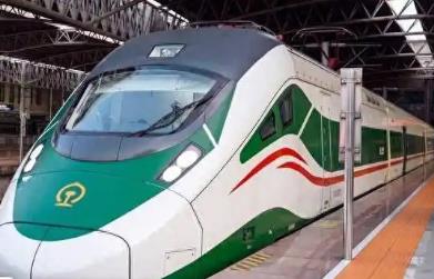 福建首批動力集中動車組小件貨物運輸試運營