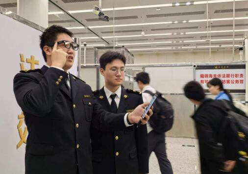 智能眼鏡單兵系統為海關關員裝上“火眼金睛”