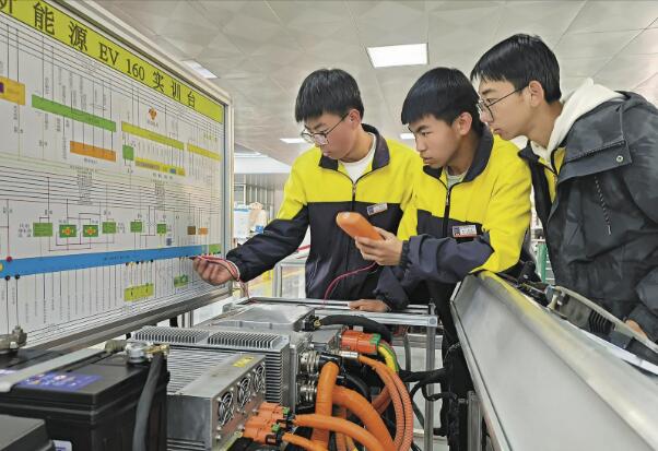 對接新興產業賽道 職業教育迎“招生熱”