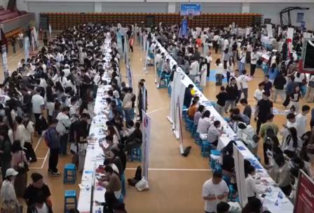 “百縣對百校”“百日千萬招聘”促就業、穩就業 讓企業發展和人才成長“雙向奔赴”