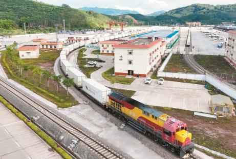 跨境冷鏈常態化運行，中老鐵路助力東南亞水果“平價入市”