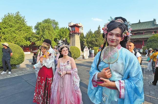從China Travel到Chinamaxxing 外國游客為何愛上河南好物