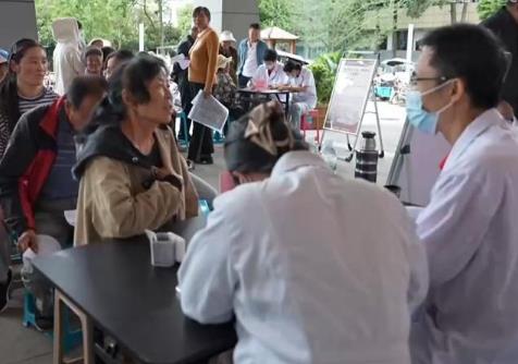 國家巡回醫療隊開展駐點幫扶 優質診療下沉中西部縣域