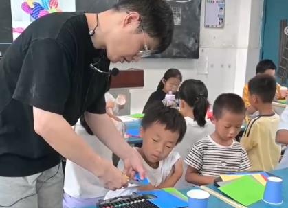 “五彩假日”暑托班精彩拉滿 孩子們在假期里學有所獲、樂在其中