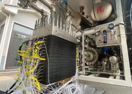 200千瓦40標方AEM電解水制氫電堆與系統研發成功