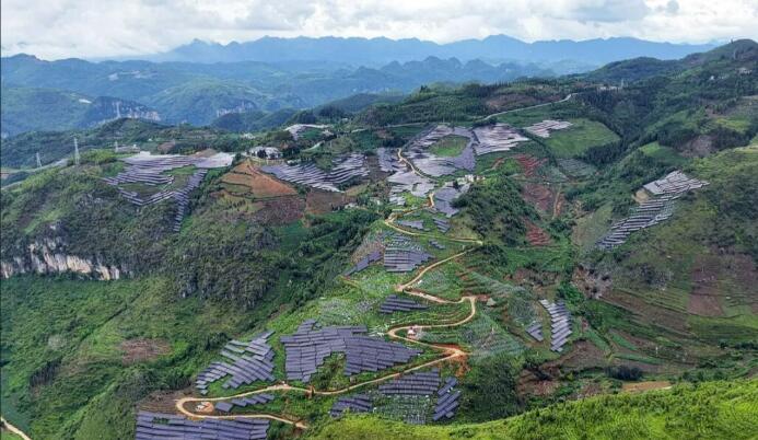 貴州山地“借光生金”： 從綠色能源矩陣到鄉村微能源網