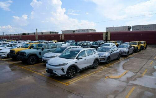 同比增6倍！中老鐵路成商品汽車出口“鋼鐵絲路”