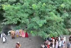 不滿足“到此一游” 游客翻古籍、拿畫筆、追根溯源 從“看熱鬧”變“讀門道”