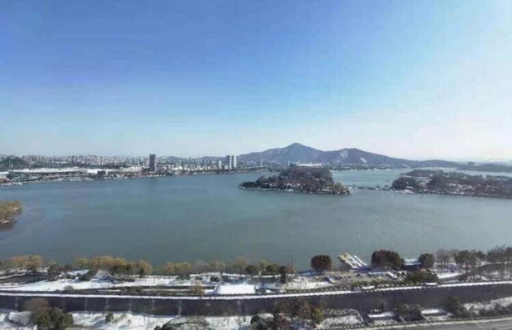 從住得近到住進風景：南京玄武湖住宿如何承接城市微度假