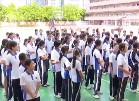 “深圳校服真香”話題沖上熱搜 背后是什么引發家長熱議