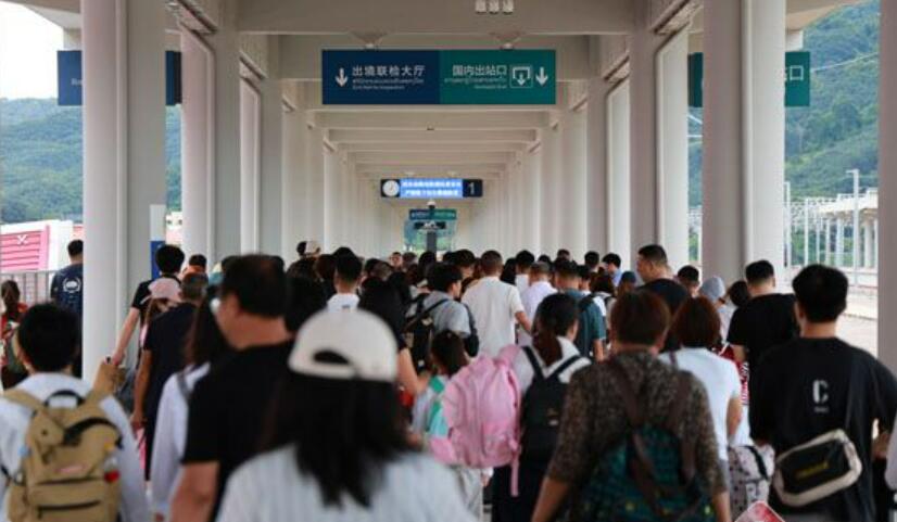 中老鐵路前8個月發送跨境旅客同比增長超50%