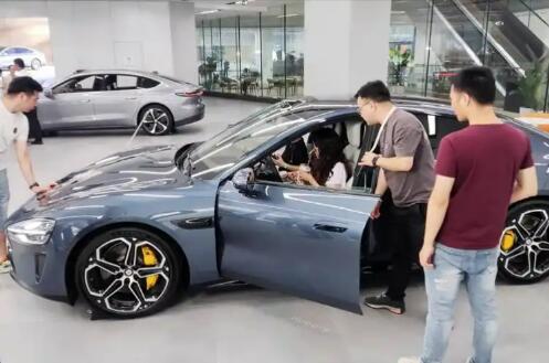 新能源汽車月度新車銷量占比連續兩個月超六成