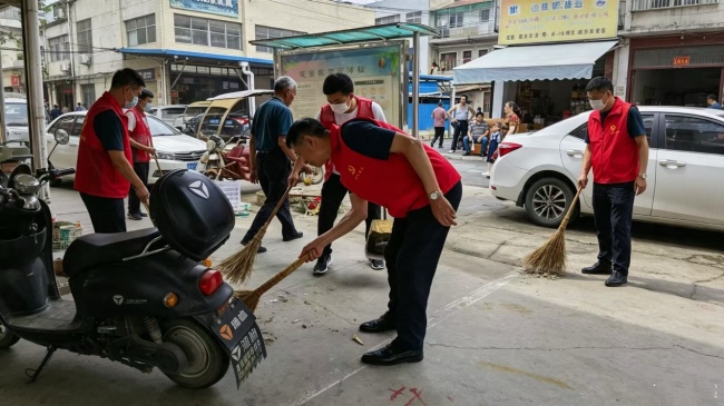 下沉社區踐初心 清潔家園暖民心