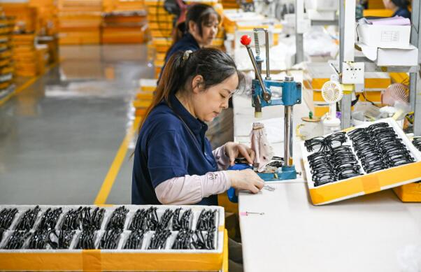 裝備做“減法” 訂單做“加法”——中國企業搶抓“輕戶外”海外商機