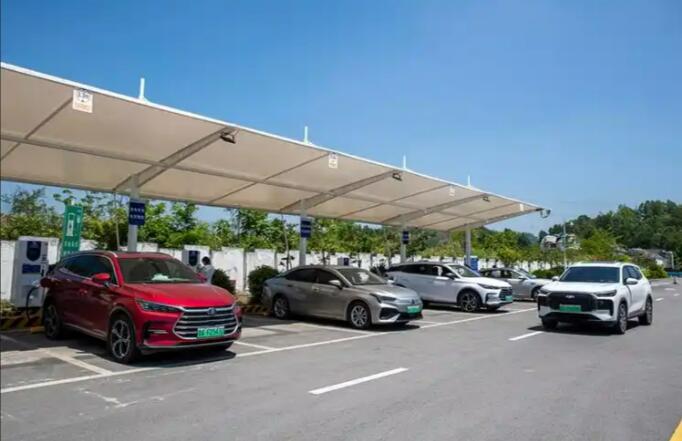 國慶假期高速公路新能源汽車日均充電量同比增長51.42%