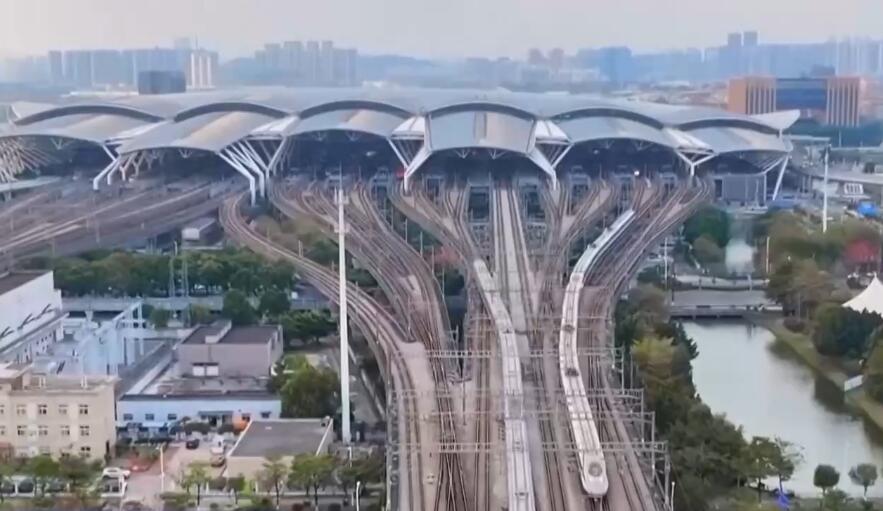 平均54秒一趟車 國慶高鐵織就流動消費圖景