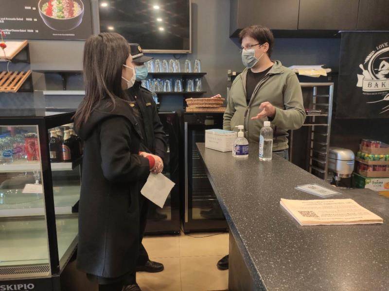 上海沿街小店吹響復工復市“集結號”