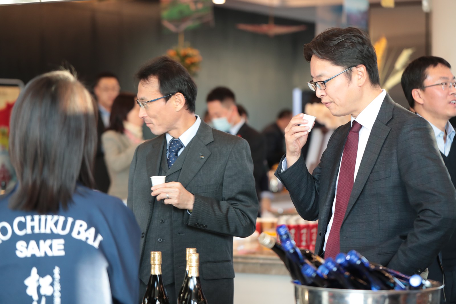 云品酒！青島日本“國際客廳”舉行“相約青島·冬季中日品酒會”
