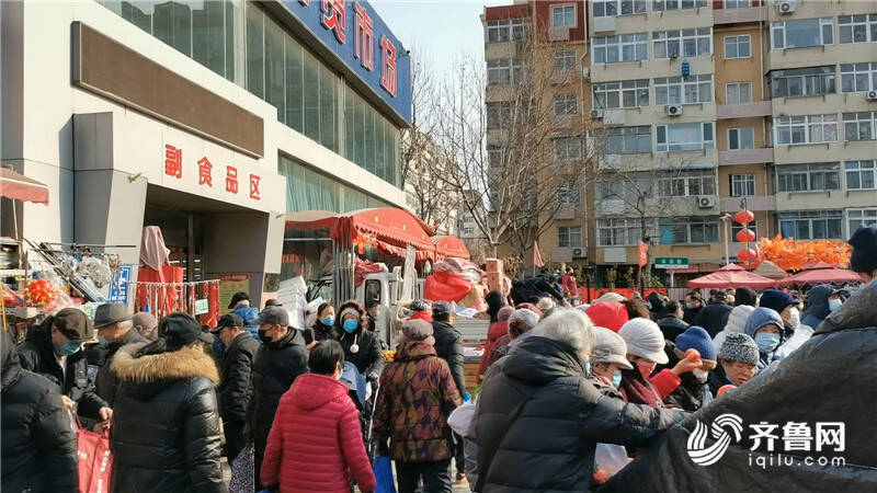 寒潮來襲農貿市場人鼓了 青島市民提前儲備蔬菜