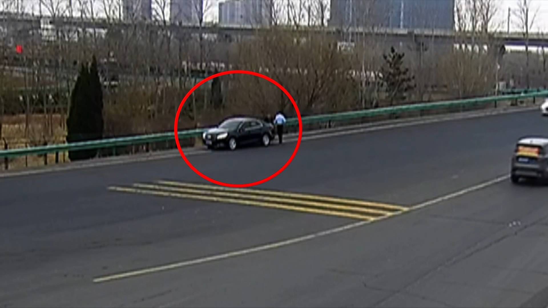 兩次酒駕被吊銷證件 “大膽司機”冒險開車上高速