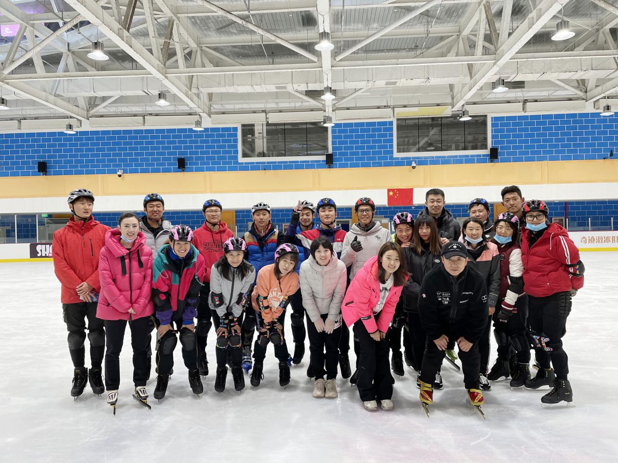 共同推動青少年冰雪運動成長，短道速滑冠軍隋寶庫現場教學