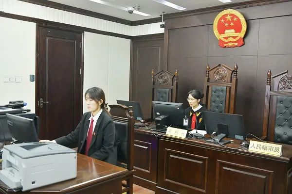 青島女攝影師39幅作品被盜圖 市南法院“隔空”出手了