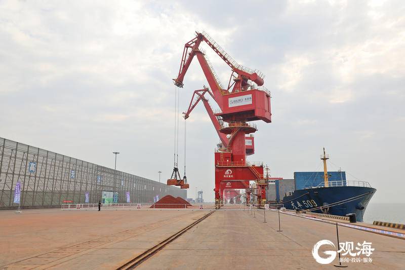 突破4項核心技術！山東港口自主研發的全球首臺自動化門機投產