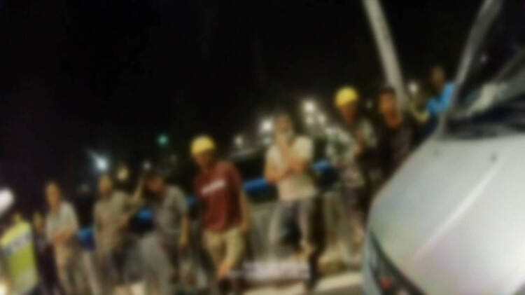 超載近一倍！7座面包車“硬塞”13人上路 司機被罰200元扣6分