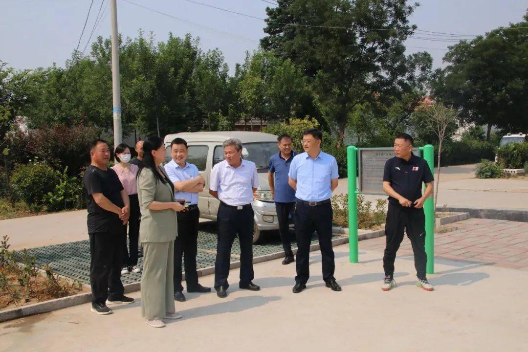 濟寧市體育局局長董學琛、副局長邵波一行到康驛鎮督導群眾體育生活滿意度提升工作 