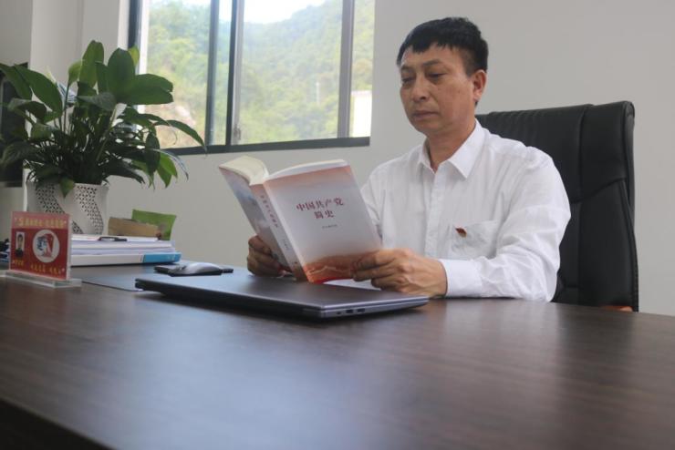 “大國頂梁柱，永遠跟黨走”---記中建鐵投集團優秀共產黨員李寶權