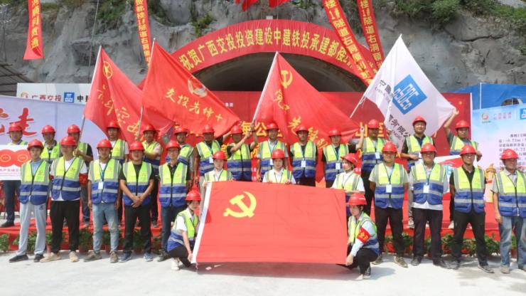 再奪第一！這條高速公路首座隧道順利貫通！
