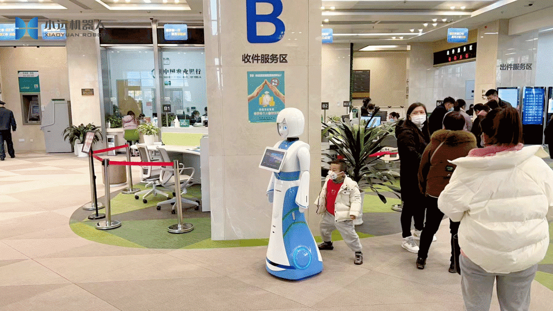 圖片包含 建筑, 室內, 女人, 桌子描述已自動生成
