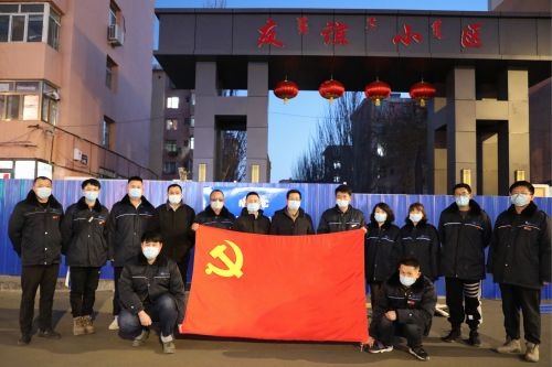 封閉小區立圍擋 筑起堅實抗疫防線