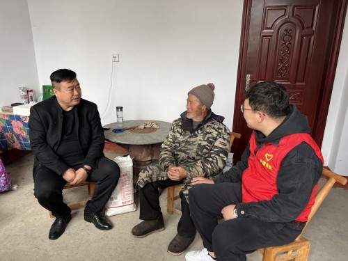  宜來六標項目聯合五峰灣潭鎮居委會開展關愛老人志愿服務活動