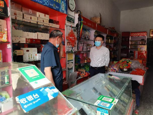 情系零售客戶 重振經營信心——商水縣煙草專賣局主要負責人走訪農村卷煙零售商戶
