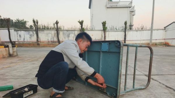 何飛的“移動五金店”