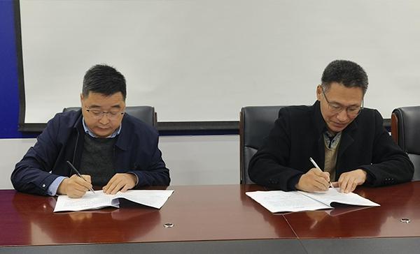  湖北五峰煙草：“證照并銷”打通便民服務最后一公里 