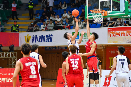 東鵬補水聯手高校燃爆球場 掀起熱血風暴