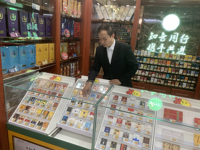 做好“三服務”，爭當金牌“店小二”