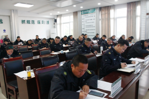 利川煙草：普法促發展 暖民零距離