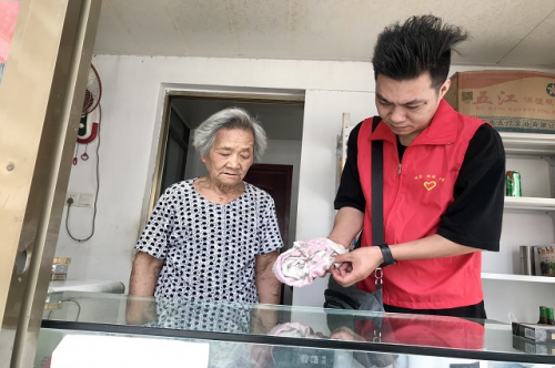 浙江嵊州市煙草專賣局：暖心關愛“零距離” 普法志愿暖人心