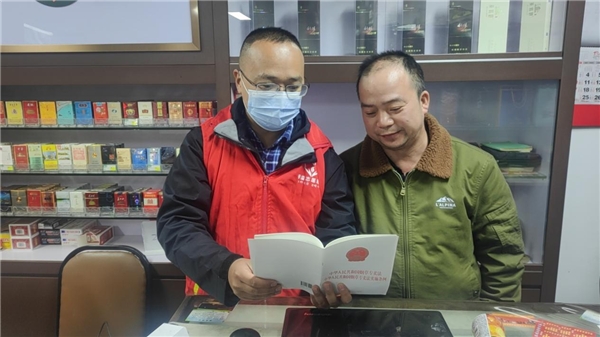 浙江龍港：普法宣傳進店鋪 “香溢”志愿暖人心