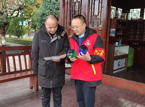 浙江龍港：垃圾分類無小事 “香溢”志愿助力忙