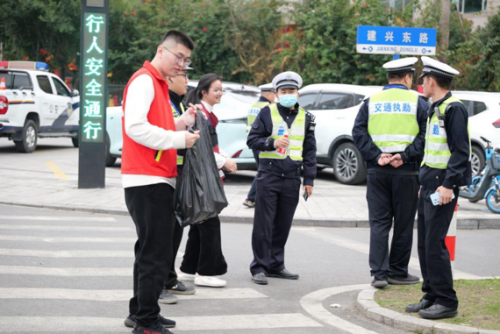 暖心服務御嚴寒 一口甘泉傳溫暖