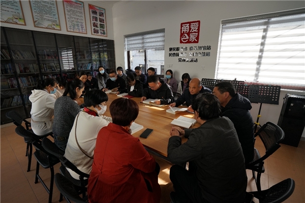 支部黨員“手拉手” 共繪聯建“同心圓”