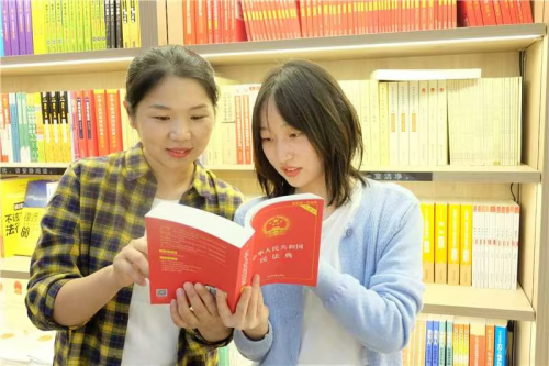 “花式”普法潤人心 法治護航再提升