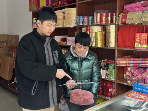 湖北黃梅：上下聯動 喜派“法治”年貨