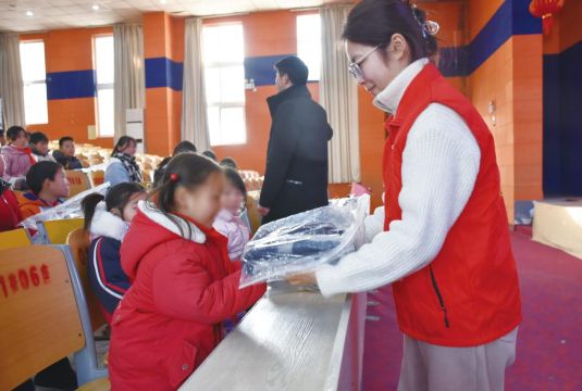 江蘇淮安區煙草：愛心傳遞 溫暖相“衣” 這個冬天不寒冷