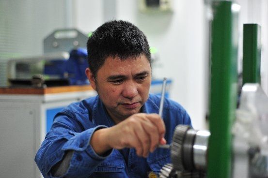 湖南中煙長沙卷煙廠: 喻樹洪與“技能大師工作室”